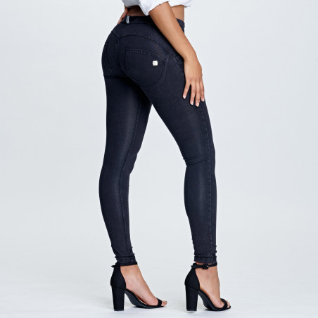 WR.UP® Eco - Denim Effect - Regular Waist Super Skinny - J7N - Black Denim - Black Seam
